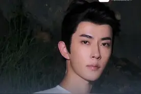 于朦胧原定明日CCTV1播出的节目已被替换为其它电视剧，在《宗师列传·大宋词人传》节目中饰演北宋词人柳永的青年时期，早前自媒体曝于朦胧在北京跳楼身亡