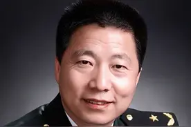 “他用生命换取了中国航天未来的发展，是当之无愧的英雄”#内容启发搜索 #明星背后故事 #杨利伟 #航天员 #花姐明星故事视频封面