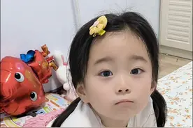 瞧这小心思多的，为了吃把你妈都给搭上了 #萌娃#搞笑#看一遍笑一遍 #萌娃搞笑日常 #上热门视频封面