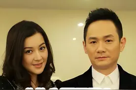 “妻子在他怀里去世后，发誓永不再娶，痴情的男人令人心疼”#明星背后故事 #实力派演员 #果靖霖 #佟欣 #花姐明星故事视频封面