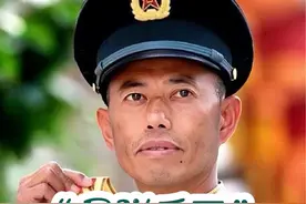 “他是唯一获得八一勋章的一级军士长，两次退役都被紧急召回的兵王”#明星背后故事 #王忠心 #兵王王忠心 #传递正能量 #花姐明星故事视频封面