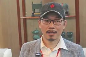 4月20日，2025中国（安阳）国际汉字大会在安阳开幕。华语流行音乐作词人、导演方文山接受记者采访时说：“不排除为安阳创作歌曲的可能。”#在安阳创作想法、画面感都有了  （记者 李林 杨之甜 陈浩 河南日报社全媒体记者 麻文静）