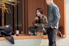 《随机折磨一位路人》 随机折磨一位小可爱#内容过于真实 #社恐 #社恐王先生 #路人视角视频封面