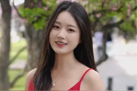 外婆带外孙，那才是真爱。很多孩子都是外婆带大的，但是很多人长大以后却跟奶奶更亲。视频封面