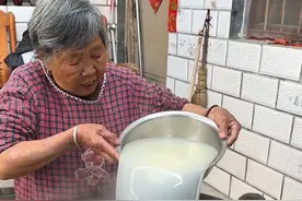 用绿豆发酵的浆做成粉浆面条，每次都要吃到撑！#记录真实生活#农村美食#我的乡村生活