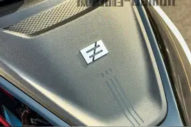 新款极核AE4对比一下九号m95c，感觉电摩的工具属性更强，切勿超标改装！#电摩 #摩托车 #nmax155 #极核ae4  #九号m95c