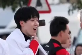 #王楚钦偶遇国足前教练米卢，并得到他的鼓励和肯定。#米卢 #王楚钦 #多哈世乒赛