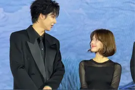 穿上高跟的#赵露思 和#刘宇宁 同框 这身高差cp感如何？🤪#珠帘玉幕视频封面