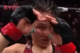 UFC草量级世界冠军张伟丽比赛后 搞笑的一幕发现自己变成哪吒发型了#张伟丽 #ufc #世界冠军张伟丽 #综合格斗 #哪吒