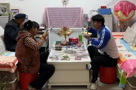 甘肃美食~面鱼 小时候觉得农村的生活枯燥无味，长大才知道，比起诗和远方，更喜欢这人间烟火朴实平淡的生活， 凡尘中的烟火，幸福是柴米油盐搅拌出来的，一碗面鱼，是味蕾上的享受，也是平淡日子里面的满足…#美食 #农村生活 #人间烟火 #面鱼视频封面