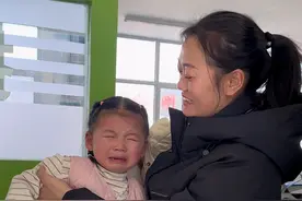 小辣妹该打预防针了她不来，骗她来的，骗两次了估计下次骗不了了😅#记录真实生活 #打疫苗的宝宝 #抖音乡村生活家