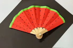 天热了，吃完的雪糕棍不要扔，和孩子来做一把小扇子吧#亲子手工 #幼儿手工 #儿童创意手工 #手工diy #废物利用创意手工