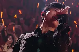 张杰的高音是能震碎我天灵盖的程度！#张杰连唱3首硬曲肺活量好顶 #抖音美好跨年季 #张杰跨年演唱会抖音特别场 #张杰跨年演唱会抖音直播 #2025第一句先说新年快乐视频封面