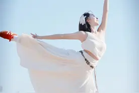 今天做一个温柔的美女子～#爱的华尔兹 #中国舞 #舞蹈#裙子视频封面