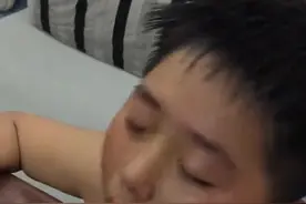 #男孩写完作业在家用跑步机独自跑步停不下来 孩子父亲：他胆子小不敢跳 硬生生跑了一个半小时 #小孩哥 #跑步机 #湖南dou知道 #减肥视频封面