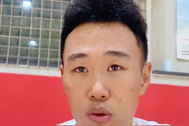 小贺谈周导带来改变 深圳万人迎新主场首秀 #深圳男篮 主场对阵#江苏男篮 在新落成的#深圳市体育中心体育馆 深圳福田新主场新赛季主场首秀 #周鹏 作为主教练主场首秀 门票88元已经卖光 预计将有万人到现场作战 加油啊 #贺希宁 也该爆发了吧视频封面