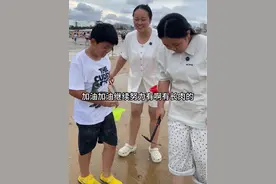 第一次见到大海的可可，心里有太多的期盼，天天还说妈妈我看电视上都是赶了一大筐的各种海鲜回来，我们怎么就捡到了几个贝壳！#新农人计划2025 #农村美食 #我的乡村生活 #乡村守护人 #100个真实农村故事视频封面