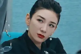 黄奕称后悔为了感情不当演员，“不想再让任何人欺负自己”，她经历两次失败婚姻，与前夫对簿公堂，一度淡出娱乐圈