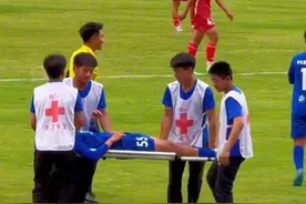 #苏超 没有假球 全是“世仇”，“楚汉之争”：#徐州 vs#宿迁 ，球场多人被担架抬走，火药味十足。