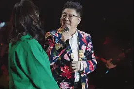 岁月如歌，牵手的不仅是爱人，还有一路相伴的你们。#2025姜育恒永远演唱会#姜育恒 #暖心瞬间视频封面