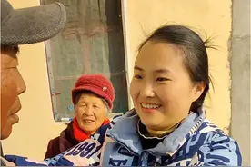 这一幕，令人泪目！农村老人三个儿子常年不在家，孙女突然回农村看奶奶，没想到一个举动把奶奶弄哭了！苦日子过完了，他们却老了，好日子开始了，他们却准备走了，这世界什么都可以等，唯有尽孝不能等！尽孝要趁早，莫等黄昏时！#关爱老人 #爷爷奶奶 #百善孝为先 #正能量 #感人视频封面