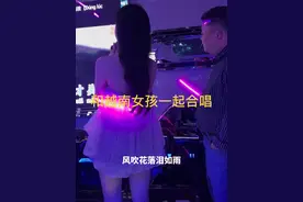 越南KTV 和越南女孩合唱一首歌，越南女孩中国歌唱得不错。#越南 #ktv #河内 #越南美女 #湖北胖哥在越南