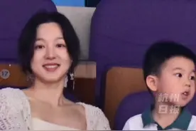 #马龙和家人现身CBA总决赛，爸爸讲解，妈妈拍照，幸福的一家。#马龙 #夏露视频封面