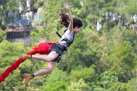 苦什么都不能苦朋友圈———一生要出片的人！ #石燕湖蹦极#长沙石燕湖蹦极 #危险动作请勿模仿 #玩转高空项目品味人生百态视频封面