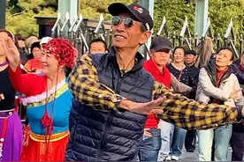 听了北京公园爱跳舞吴大爷肺腑之言，使人更加敬佩这位古稀老人了 #肺腑之言 #灵魂舞者 #老有所乐自舞自乐 #怎么高兴怎么玩 #舞出健康舞出快乐视频封面