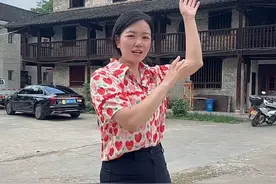 家人们，真的被网络信号问题折磨到崩溃了！在宿舍想发个信息都发不出去，一直转圈圈，花了2万多装的电信宽带，只够几个直播间开播，基地周围方圆十里都难找到直播到几千人不卡顿的地方，我们有的主播都是开车几十里外去找地方开播，这网络信号，严重影响生活和工作！大家能不能把你们压箱底的快速解决网络信号问题的办法亮出来？拯救一下被网络信号困住的我们，也帮帮其他有同样困扰的网友吧！感激不尽！#满妹 #助农 #乡村振兴 #满妹助农之家