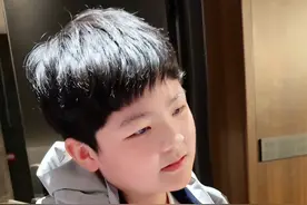 刚给儿子买的9号电动车卖给妹夫了，妹夫给儿子买了一辆新自行车 结果孩子放学回家跟妈妈大吵一架，还让补差价给他！爸妈轮番上阵要治他！#路哥路嫂 #日常vlog #自行车#电动车#青春期视频封面