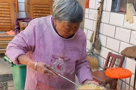 用鸡蛋面粉和醋发酵的酸浆，做成粉浆面条，再配上辣椒，酸酸辣辣的喝上一碗真过瘾！#记录真实生活#粉浆面条#我的乡村生活视频封面