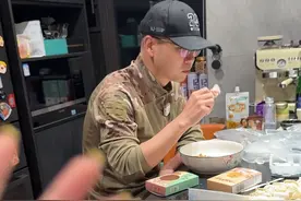 人生悲剧就是交友不慎 一口气吃我20根文创冰激凌，孩子们不要学他，他一辈子没吃过，主要因为不花钱……#文创雪糕 #交友不慎 #洛阳文创雪糕视频封面