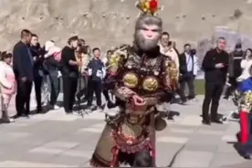 大圣的如意金箍棒被小孩抢走，可把他气够呛 #搞笑配音 #东北话搞笑配音 #搞笑视频视频封面