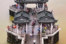 受台风“丹娜丝”影响！潮州广济桥梭船暂停连接！东西桥段正常开放！🤟🏻#潮州广济桥 #丹娜丝台风 #潮州古城 #潮州牌坊街 #潮州广济桥灯光秀