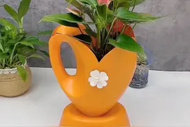 这款倒立花盆够简单了吧，你学废了吧😂#废物利用 #自制花盆 #洗衣液瓶子改造 #手工diy #电热雕刻刀