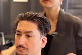 沉浸式体验日式理发店的美女理发师洗剪吹和按摩过程#解压视频封面