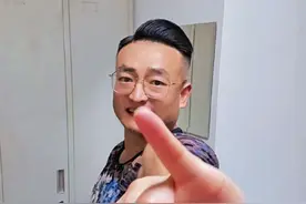 狼队 VS GEN 无畏契约2025多伦多大师赛淘汰赛，WOL战队2比0战胜GEN战队，成功挺进胜者组决赛，同时也锁定了大师赛前三，恭喜狼队逆风翻盘！#WOL锁定大师赛前三 #无畏契约多伦多大师赛 #WOL零封GEN #狼队3分翻盘GEN #东方红🔥 @蹲方魂🔥