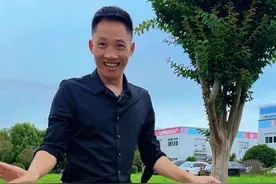 我要是会跳，以我的性格，我能浪到天上去😅#走路浪八圈的大叔 #舞台无处不在 #直播预告