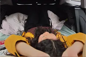 女生一人一车自驾游睡车里两个月！自己做饭！省钱第一！#博越l #床车自驾 #床车旅行视频封面