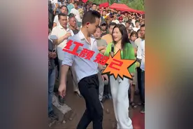《红颜知己》 遇见都是天意，拥有都是幸运！因为珍惜，头所以值得被记录！感谢哥哥姐姐们的宠爱，收到的是礼物，感受到的是用心，最好的礼物不是某样东西，而是突如其来的温暖和出其不意的惊喜！#热门音乐🔥 #红颜知己#秋香#人山人海l#五一假期 @DOU+小助手视频封面