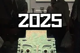 2025最惨呱友诞生 2024年中国龙800+100万，2025年万里长城1000+100万，今年最惨就是万里长城这位呱友，01没中，跳了一张，直接把头奖跳过去，虽然中了1000，但错过百万，太可惜太可惜#刮刮乐 #体彩#中国体育彩票 #中奖#编号