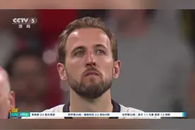 德甲第33轮，勒沃库森客场2-2战平弗赖堡，#拜仁 提前两轮夺冠。这是拜仁队史第33座德甲冠军奖杯，同时也是#凯恩 职业生涯首冠，31岁的哈里-凯恩在加盟拜仁的第二个赛季终于打破无冠魔咒！#凯恩职业生涯首冠视频封面