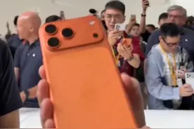 #iPhone17系列发布 9月10日，苹果发布iPhone17系列，其中价格为5999元iPhone17 256GB新品是否支持国补政策，引发热议。天猫旗舰店称：该商品支持国补，但是具体还是得看所在区域。#主播说新闻