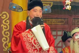 刘墉会的真多！ #演出现场视频 #豫剧 #刘墉下南京 #这段戏太好听了 #谁说戏曲不抖音 @河南省祥雨豫剧团