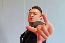 天禄 VS SAW 中国CS战队天禄（TYLOO）已成功晋级FISSURE裂变天地S1总决赛！根据最新赛事报道，天禄在7月19日的半决赛中以2:0横扫葡萄牙战队SAW，强势挺进决赛。#裂变天地S1 #CS2 #TYLOO #JEE #东方红🔥