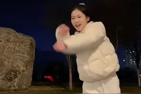 《香吉士》再见2024，真香2025！ #舞台无处不在 #广场舞 #广场舞小鲁班 #00后跳广场舞 #浅跳一下 @可爱小鲁班～Li甜.