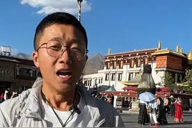 这就是来到西藏旅游的人，要来打卡的大昭寺！保存了1300多年，还有一尊12岁等身像！#西藏旅行 #看山河 #大昭寺旅行推荐视频封面