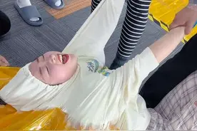 抠门老板花样多…#办公室游戏 #欢乐办公室 #开心工作快乐生活视频封面