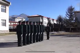 中国军人，单个军人徒手队列动作训练，整齐划一